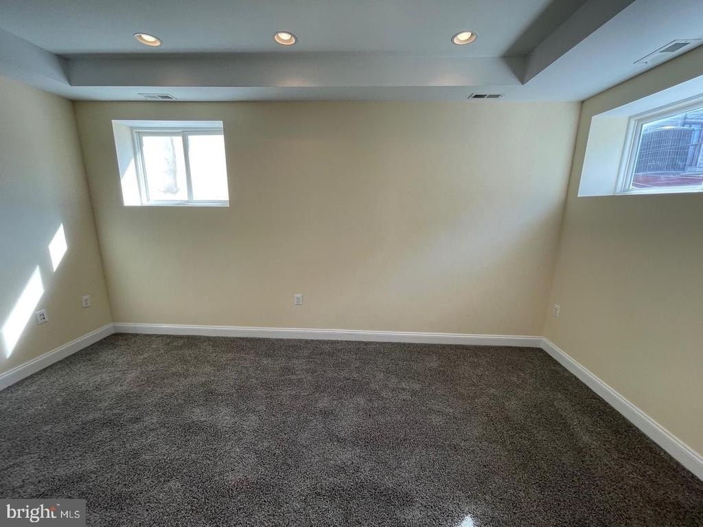 532 8th Street Se - Photo 11