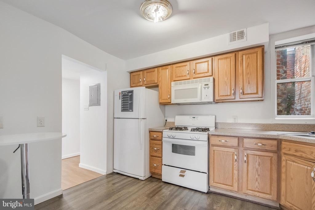 814 11th Street Ne - Photo 2