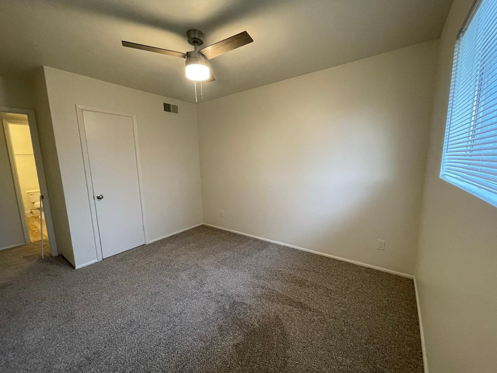 531 E Laguna Drive - Photo 13