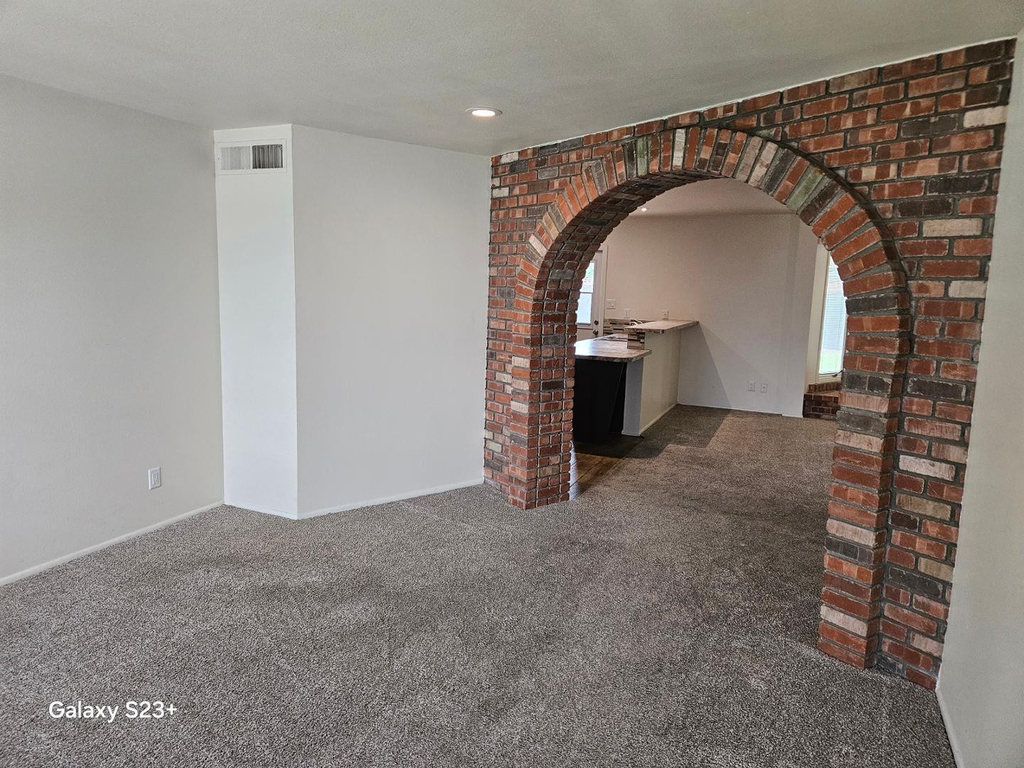 531 E Laguna Drive - Photo 2