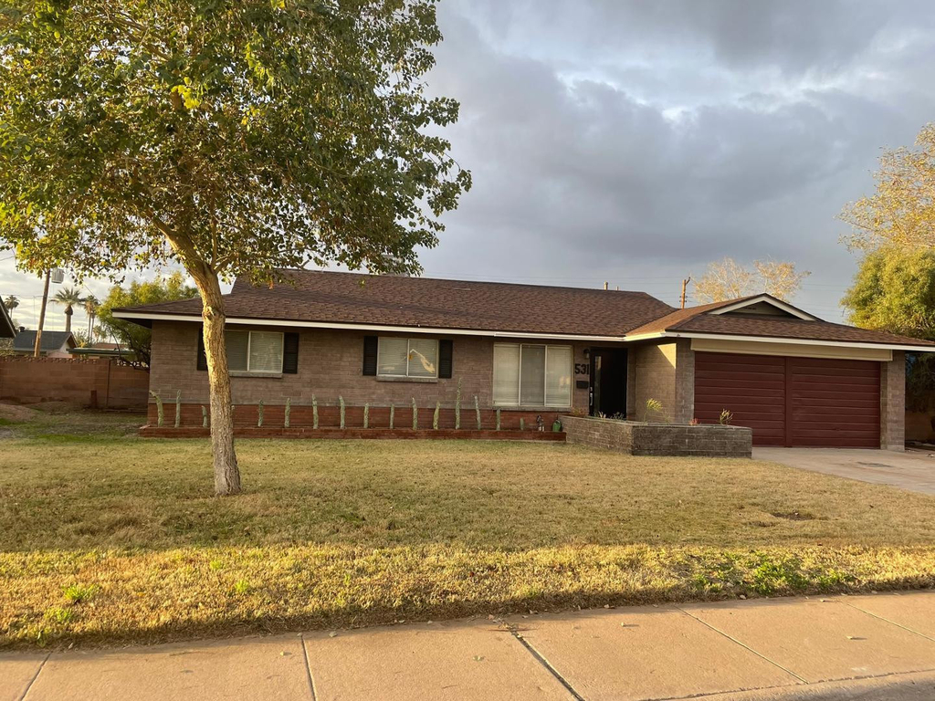 531 E Laguna Drive - Photo 0