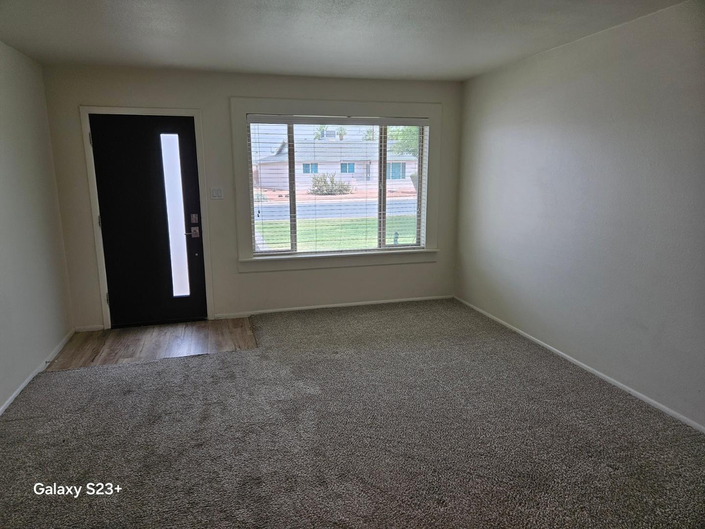 531 E Laguna Drive - Photo 5