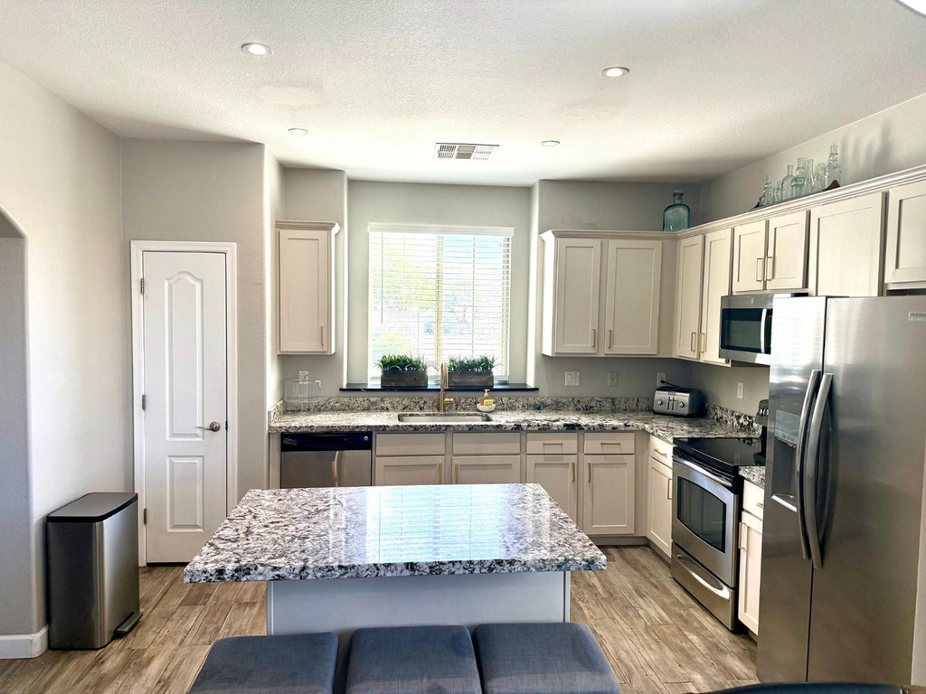 3708 E Kerry Lane - Photo 10