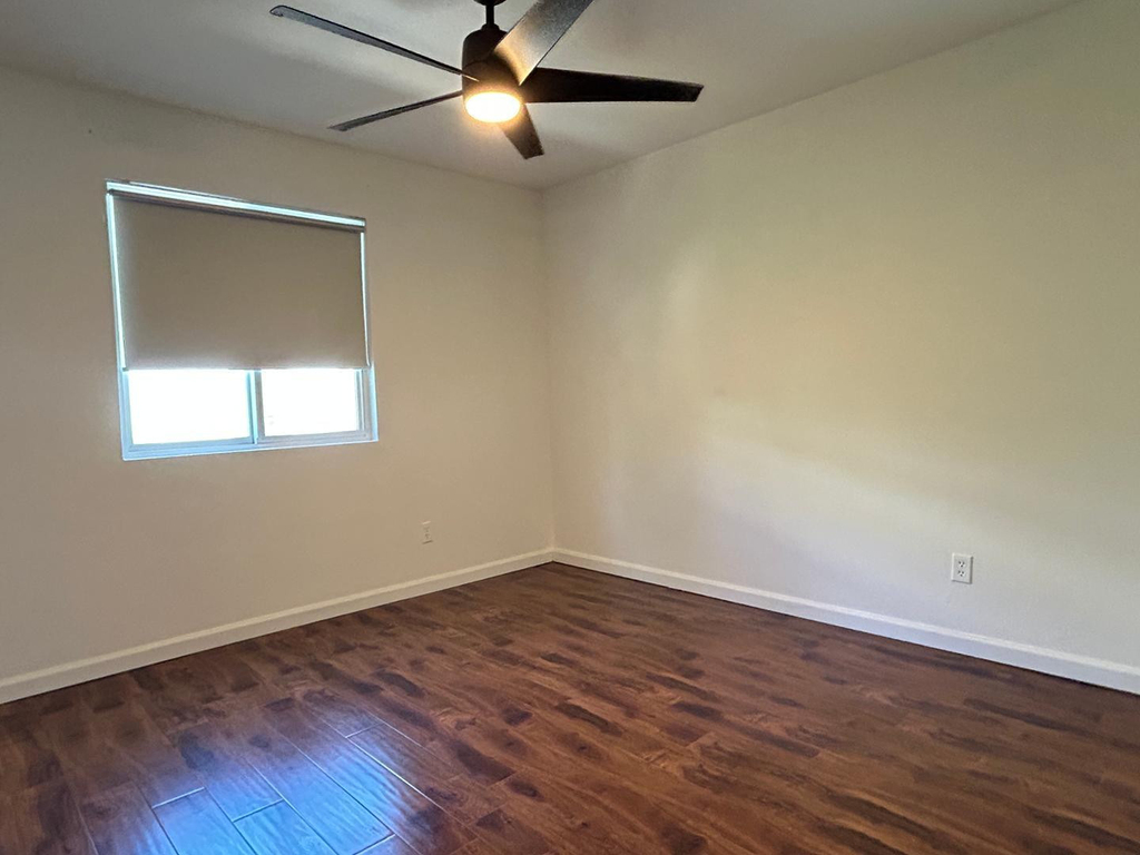 740 W Elm Street - Photo 9