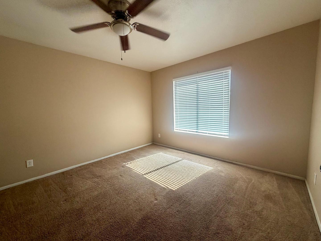 540 N May - Photo 12