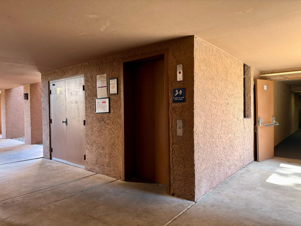 540 N May - Photo 1
