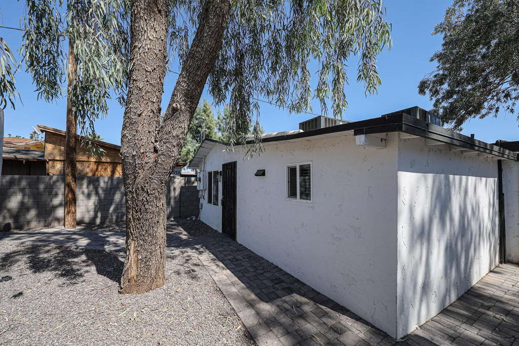 2721 E Willetta Street - Photo 2