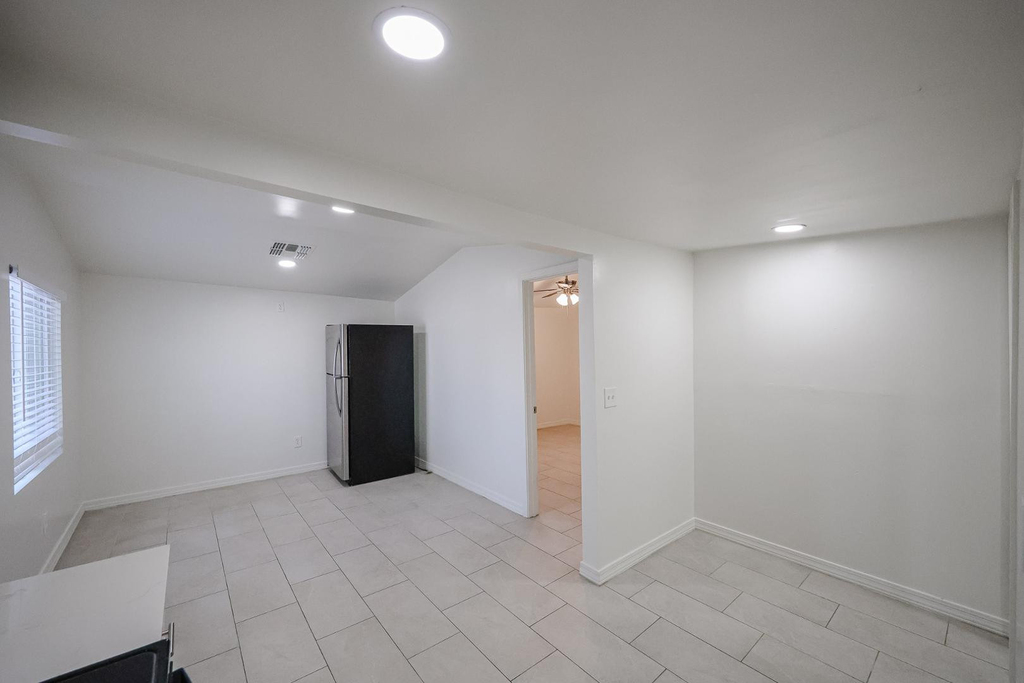 2721 E Willetta Street - Photo 8