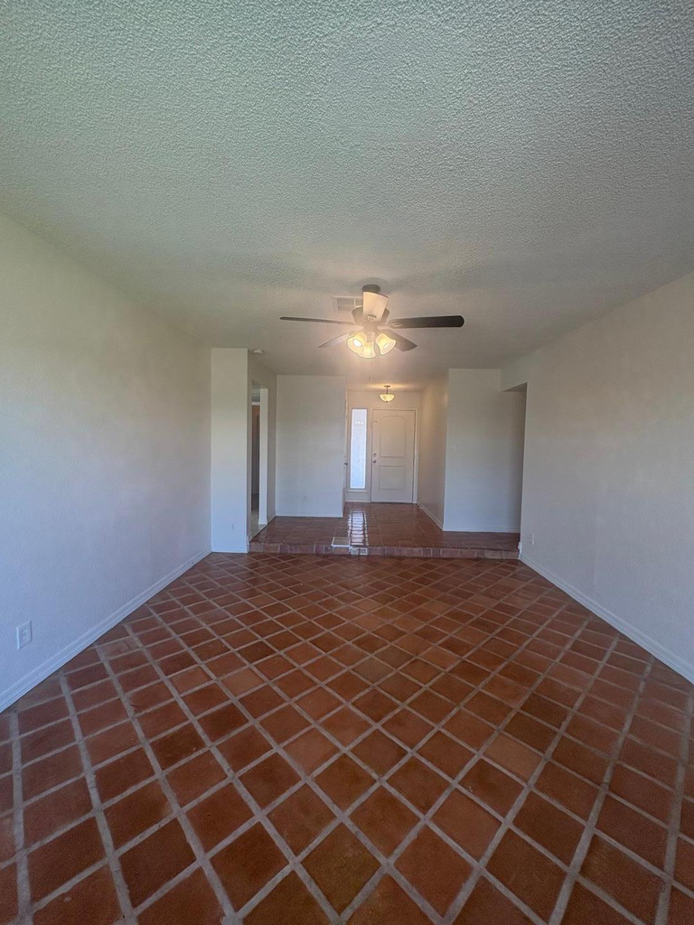 7137 W Colter Street - Photo 2