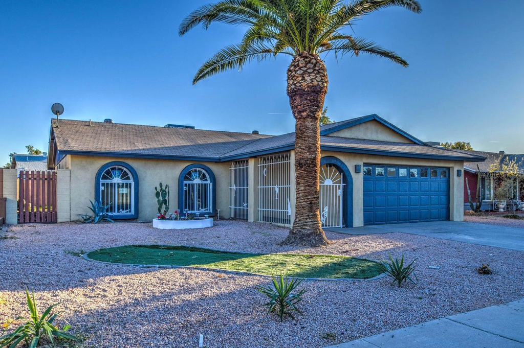 7137 W Colter Street - Photo 0