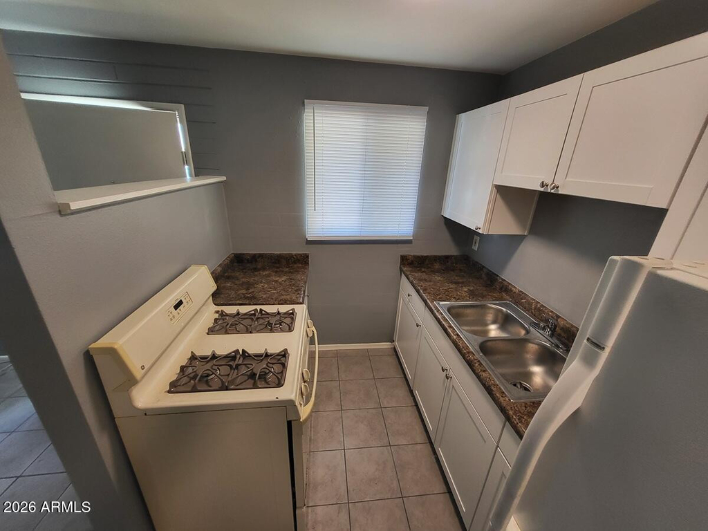 1445 S Kenneth Place - Photo 6