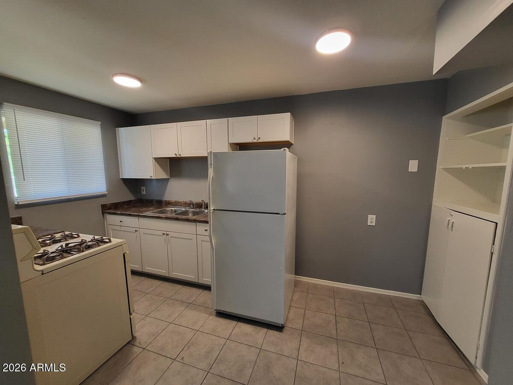 1445 S Kenneth Place - Photo 4