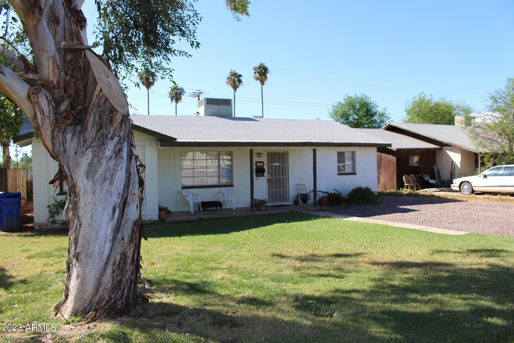 910 S Una Avenue - Photo 2
