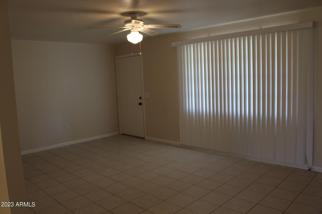 910 S Una Avenue - Photo 4
