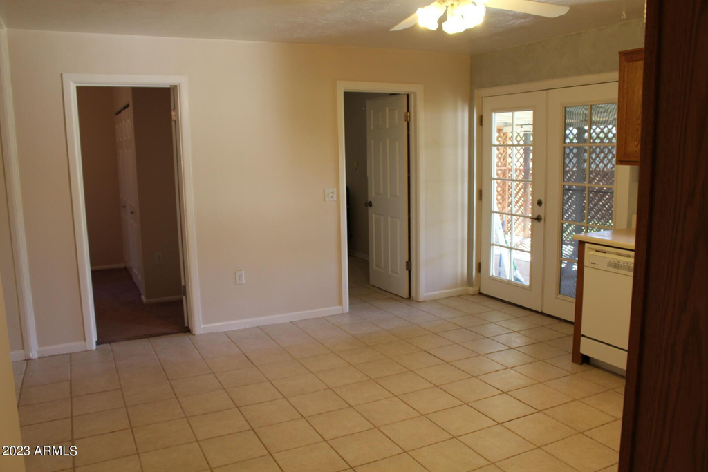 910 S Una Avenue - Photo 8