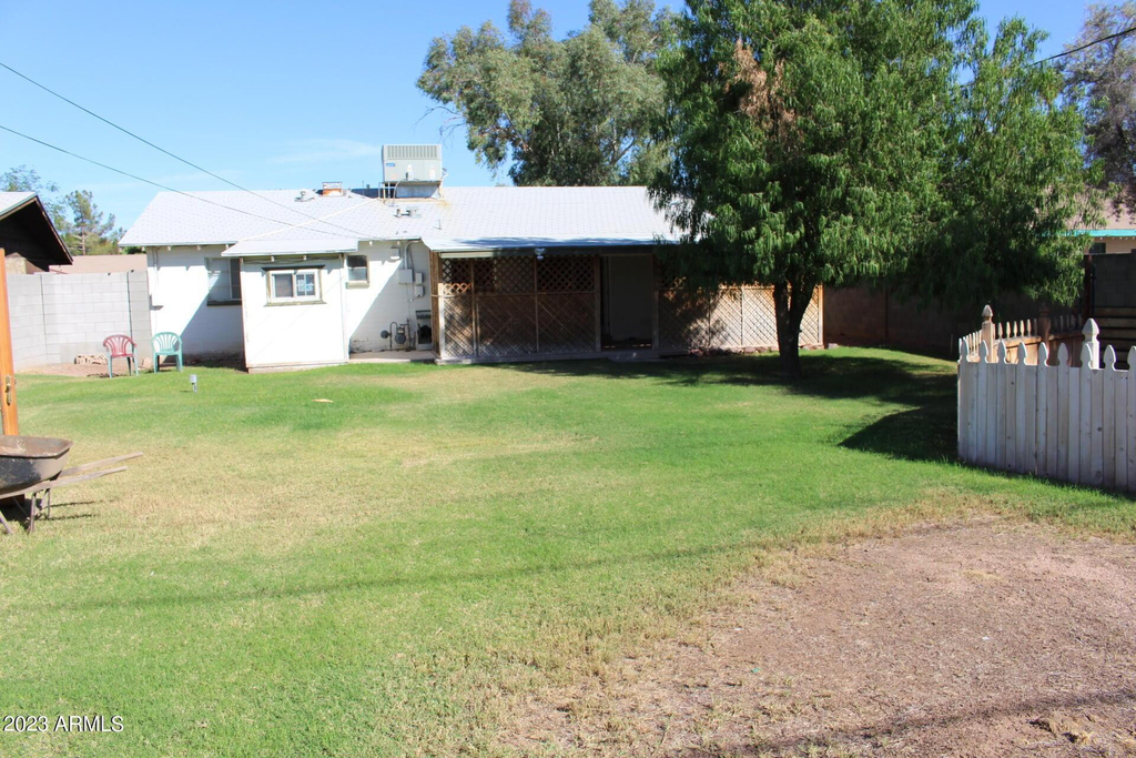 910 S Una Avenue - Photo 18
