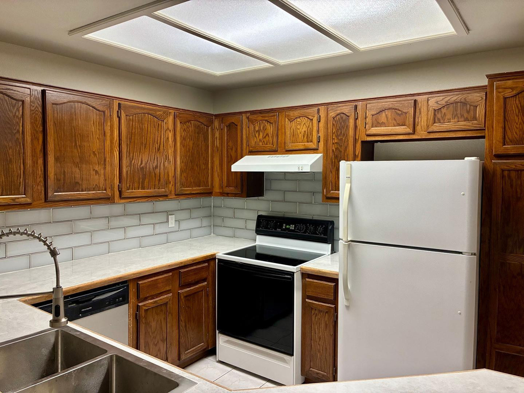 11666 N 28th Drive - Photo 5