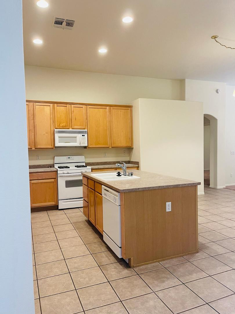 8201 W Quail Avenue - Photo 7