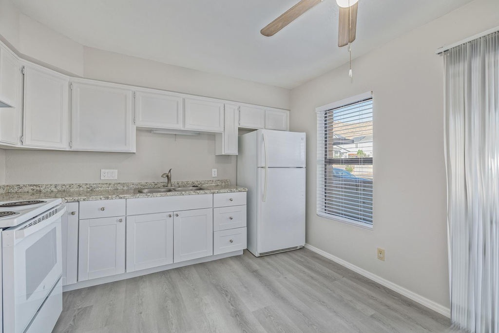 11002 N 15th Avenue - Photo 8