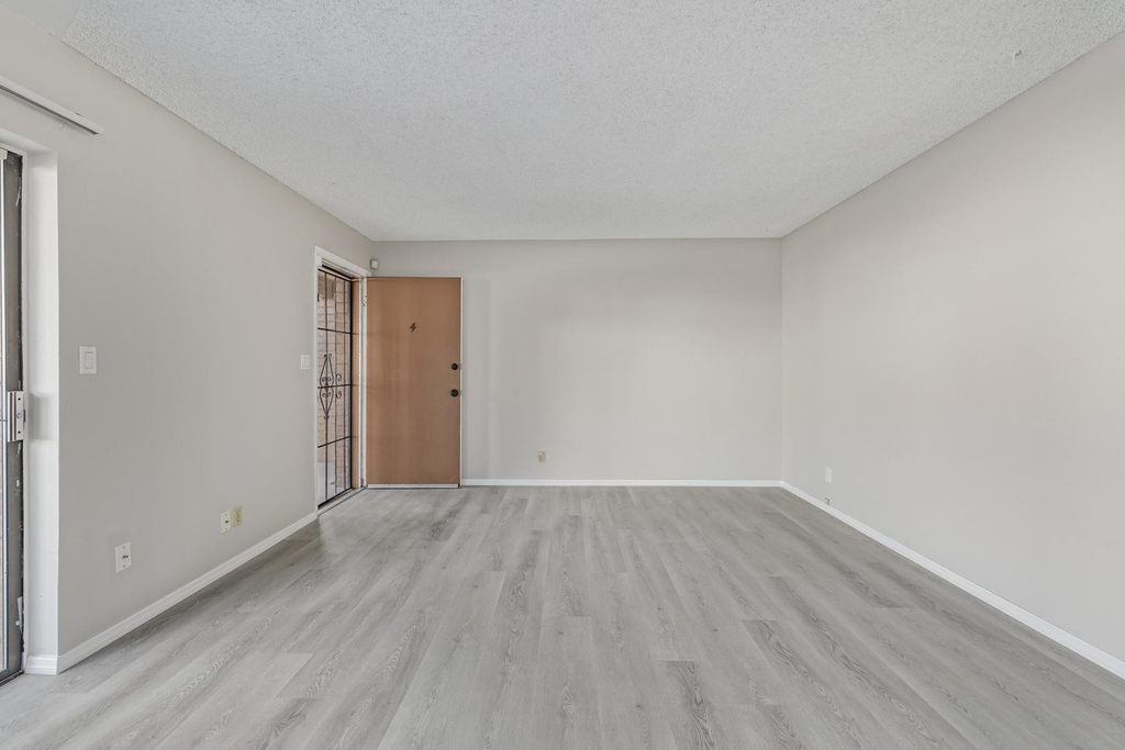11002 N 15th Avenue - Photo 4