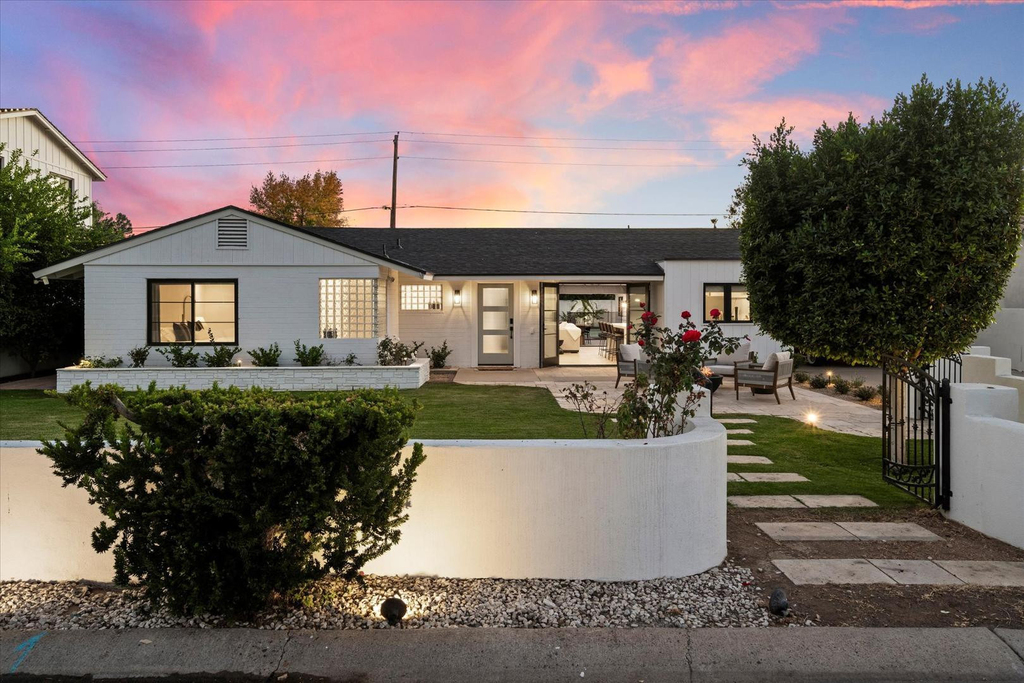 3827 E Hazelwood Street - Photo 3