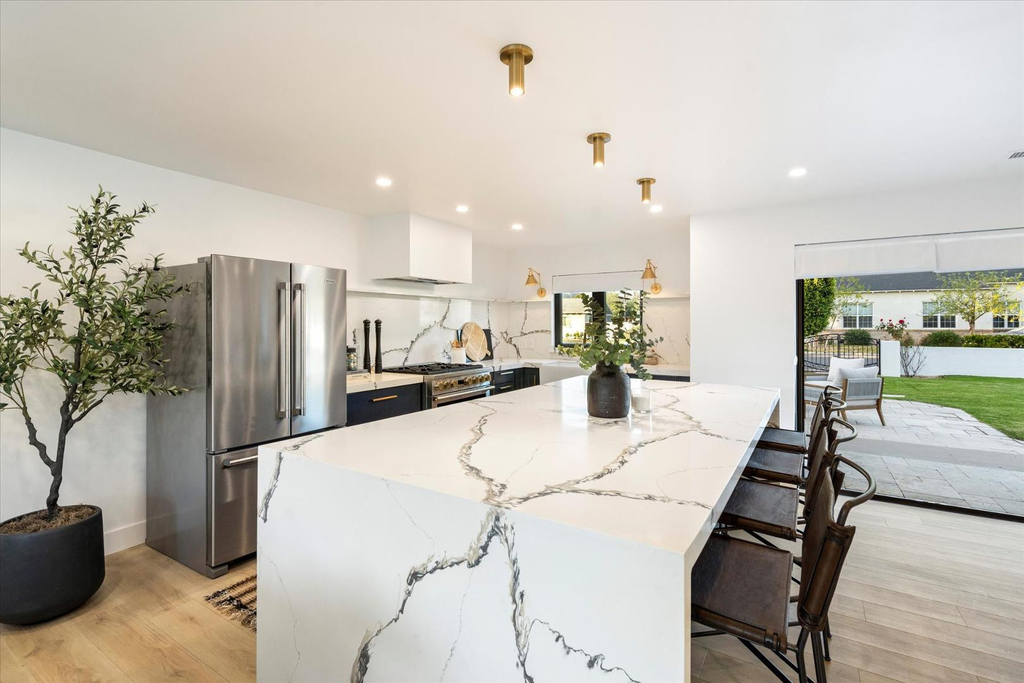 3827 E Hazelwood Street - Photo 6