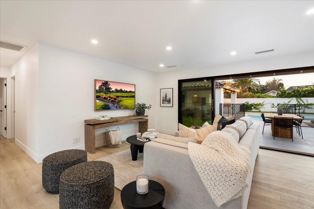 3827 E Hazelwood Street - Photo 12