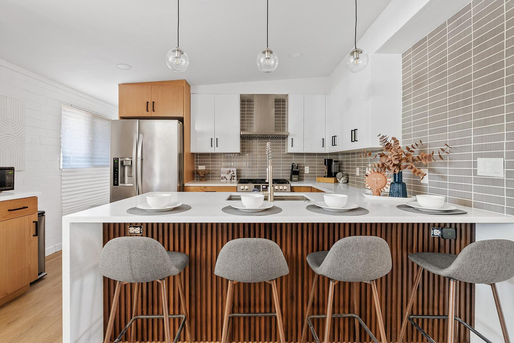530 W 17th Street - Photo 0