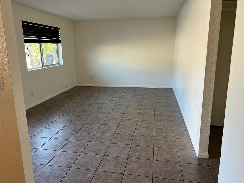 1420 E Brown Street - Photo 4