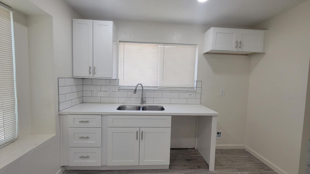 8739 W Indianola Avenue - Photo 9