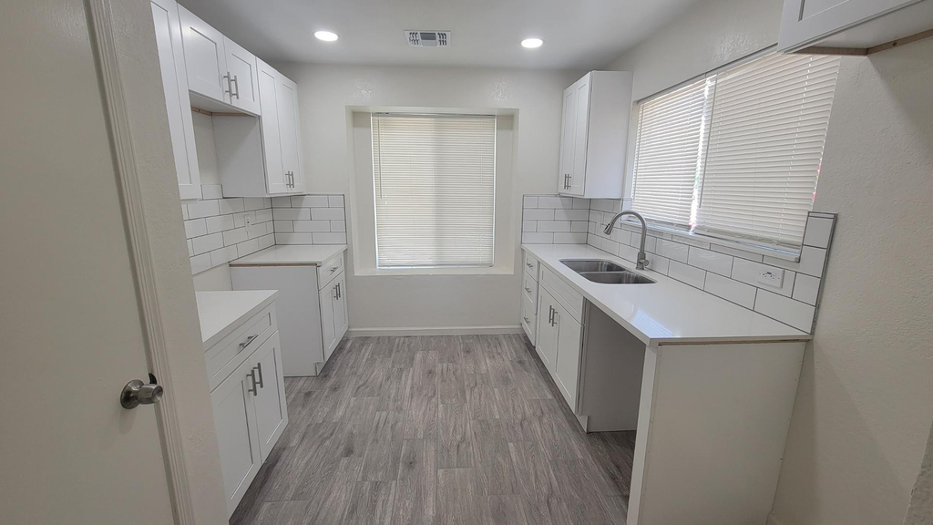 8739 W Indianola Avenue - Photo 7