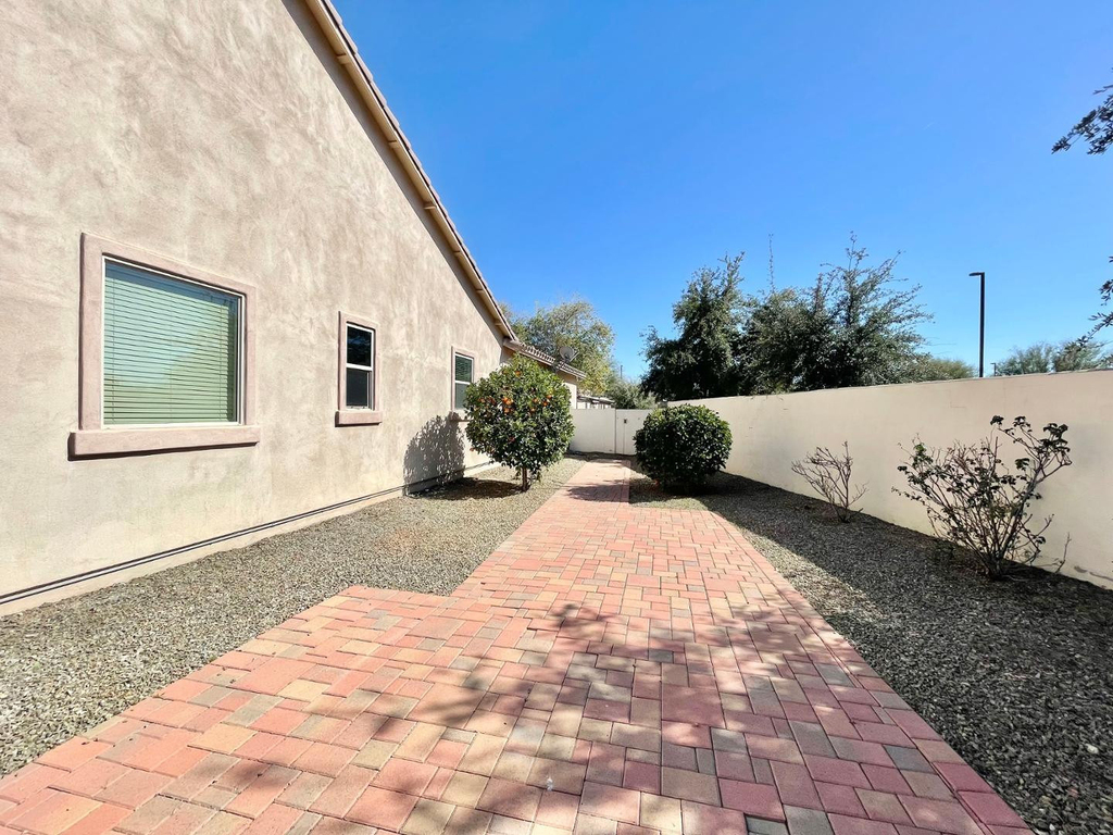 638 E Charlevoix Avenue - Photo 10