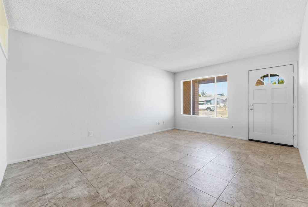 4047 W Sweetwater Avenue - Photo 7