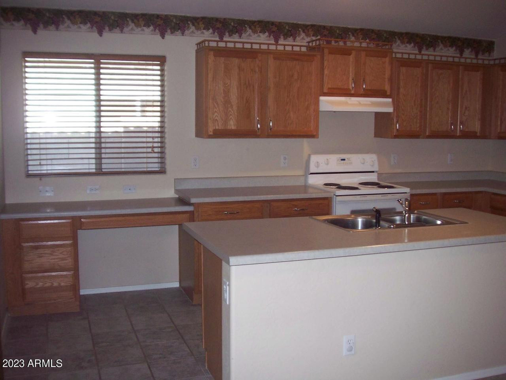 10945 W Loma Lane - Photo 3
