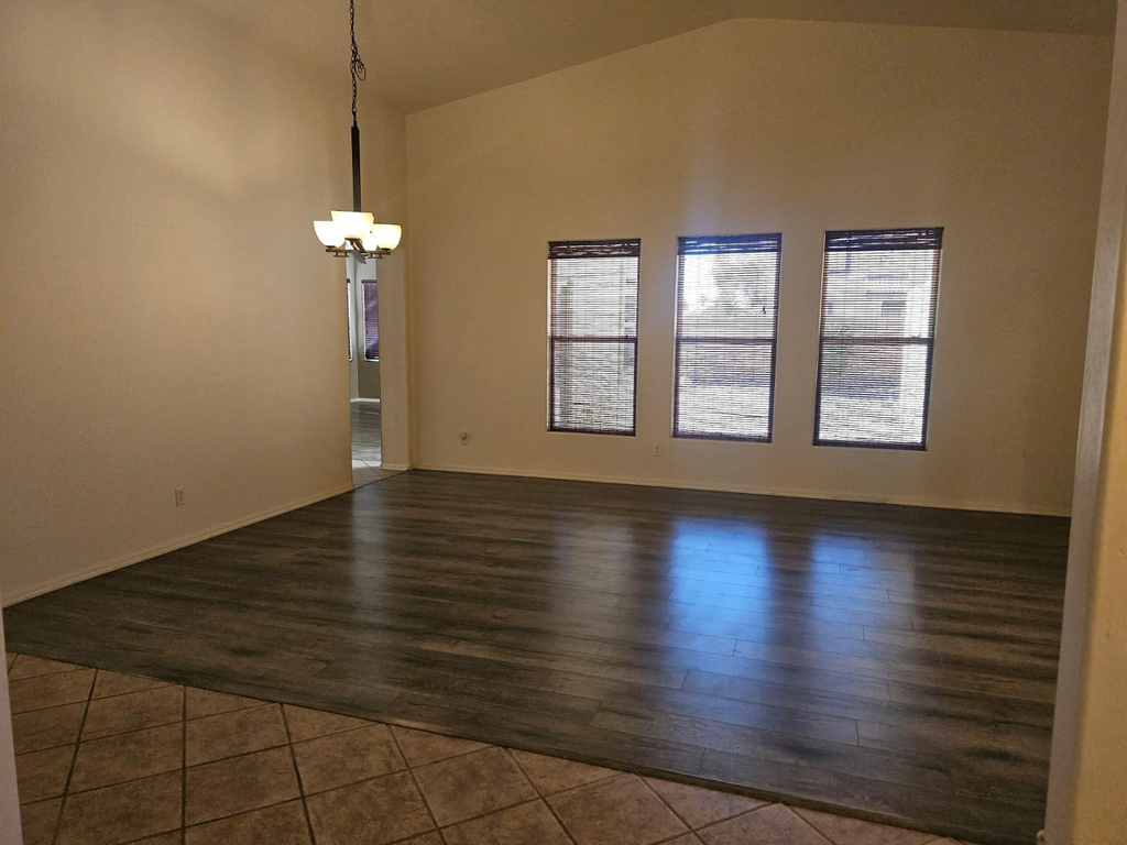 18515 W Caribbean Lane - Photo 4