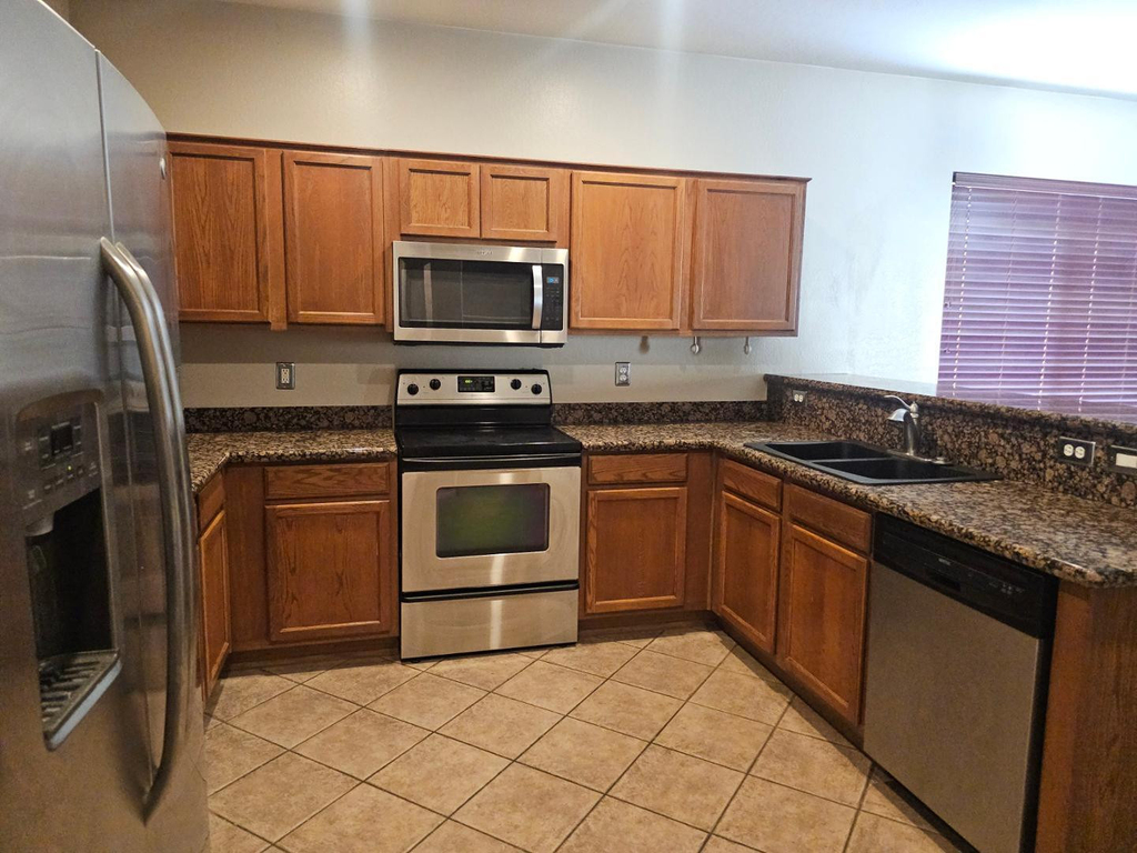 18515 W Caribbean Lane - Photo 8