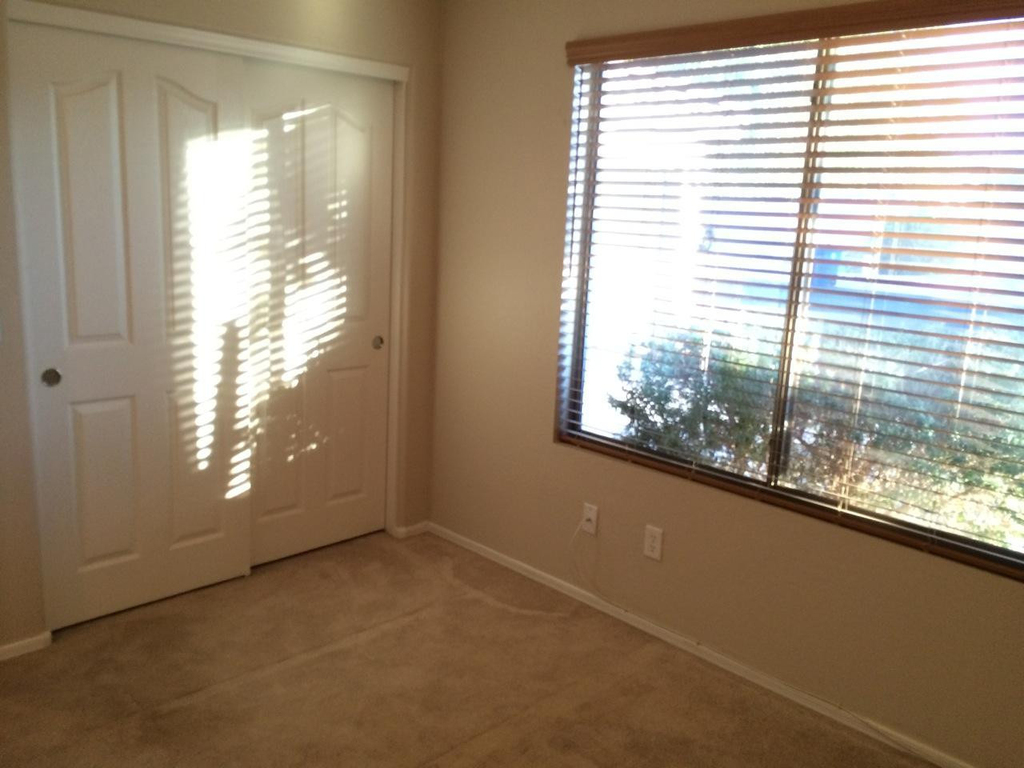 510 E Kent Avenue - Photo 18