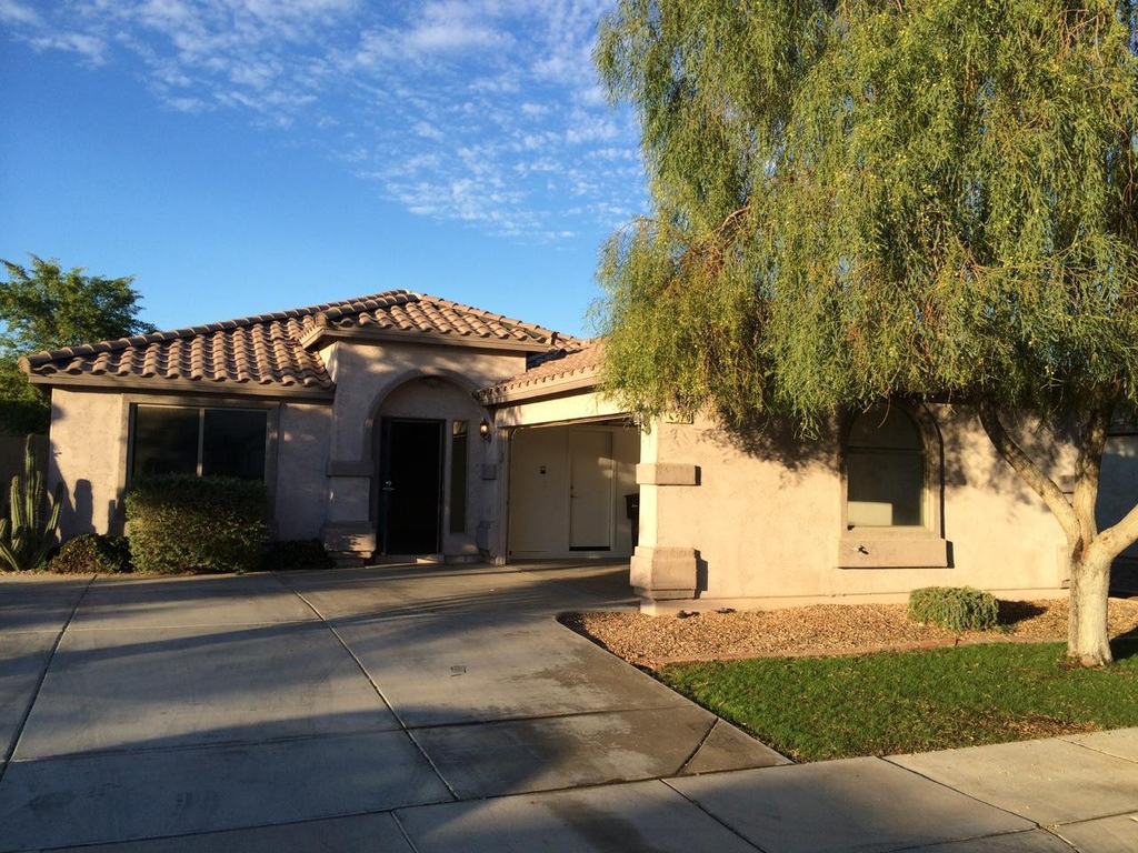 510 E Kent Avenue - Photo 1