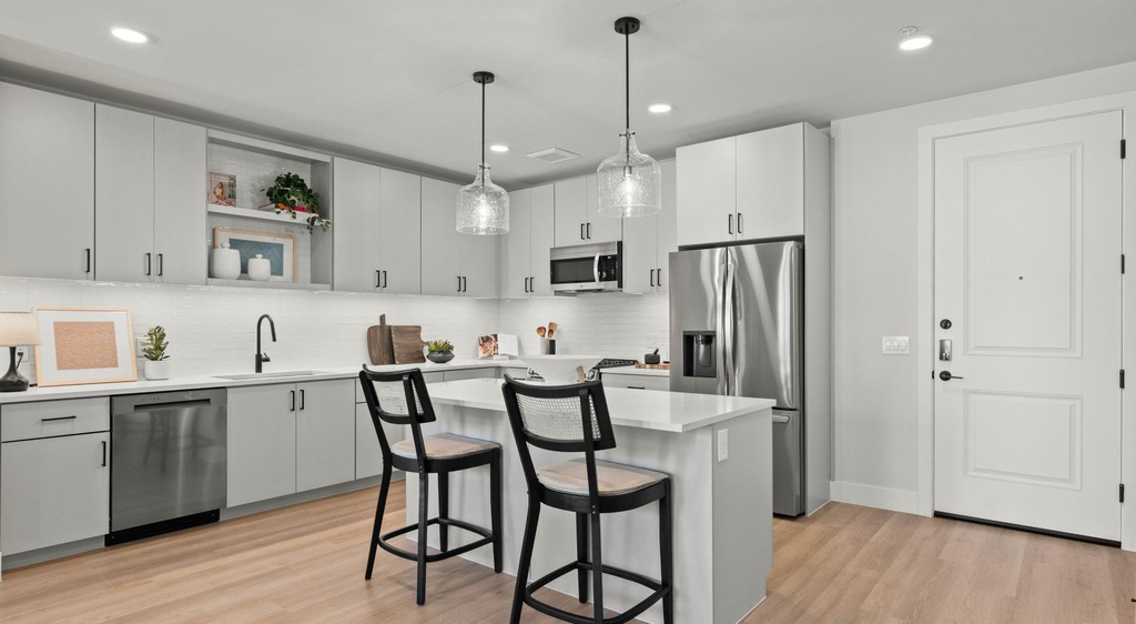 500 E Rivulon Boulevard - Photo 9