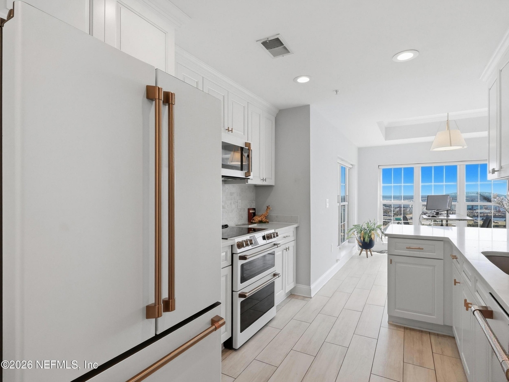 400 E Bay Street - Photo 12