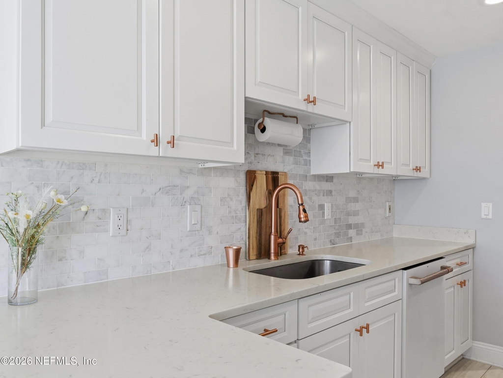 400 E Bay Street - Photo 9