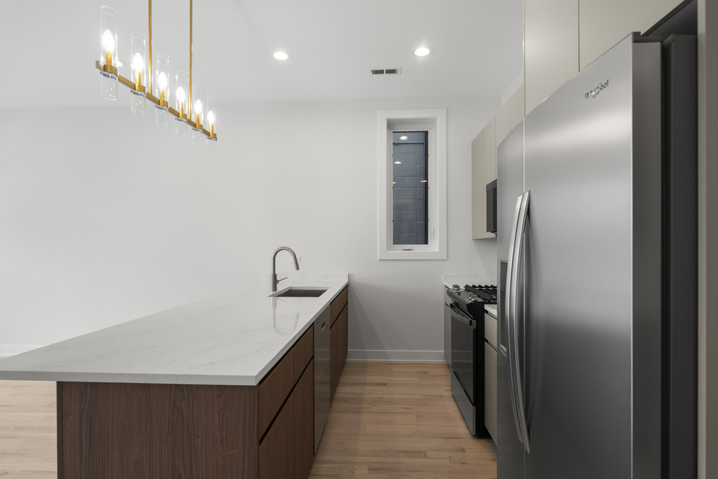 428 E 50th Place - Photo 5