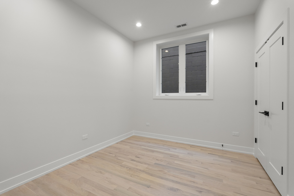 428 E 50th Place - Photo 10