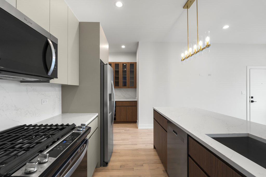 428 E 50th Place - Photo 6