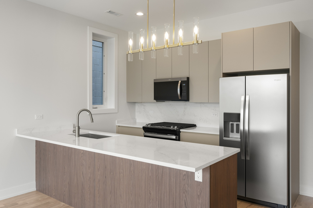 428 E 50th Place - Photo 2