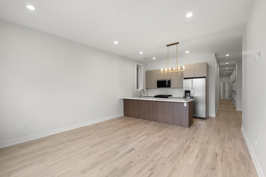 428 E 50th Place - Photo 3