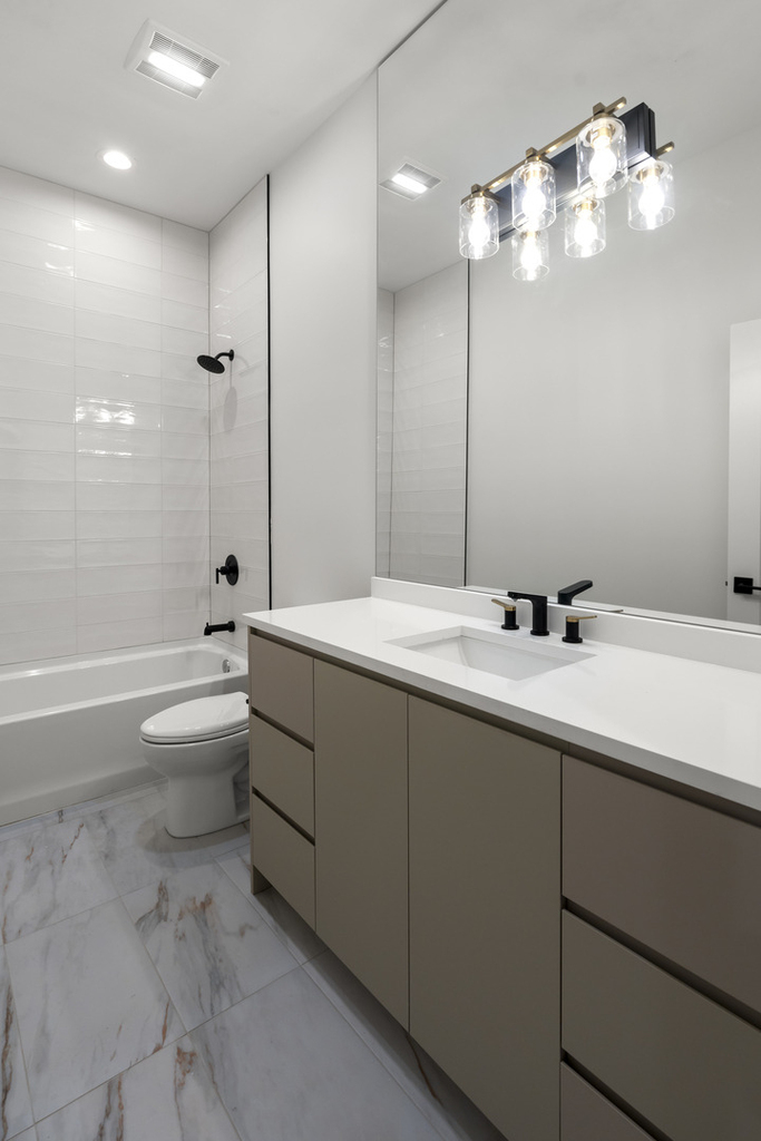 428 E 50th Place - Photo 14