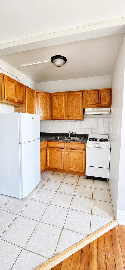 4764 N Virginia Avenue - Photo 10