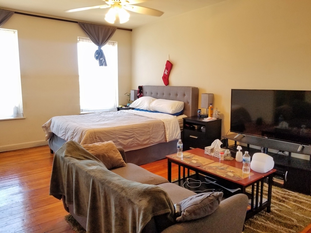 4764 N Virginia Avenue - Photo 3