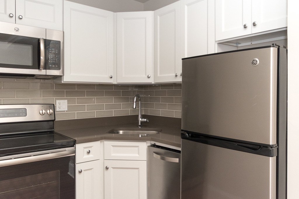 817 W Lakeside Place - Photo 2